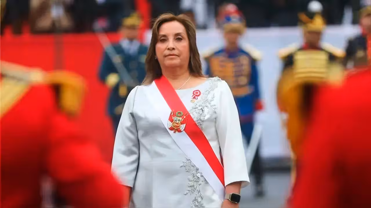 Dina Boluarte, la presidenta con peor imagen en Sudamérica por debajo de Nicolás Maduro