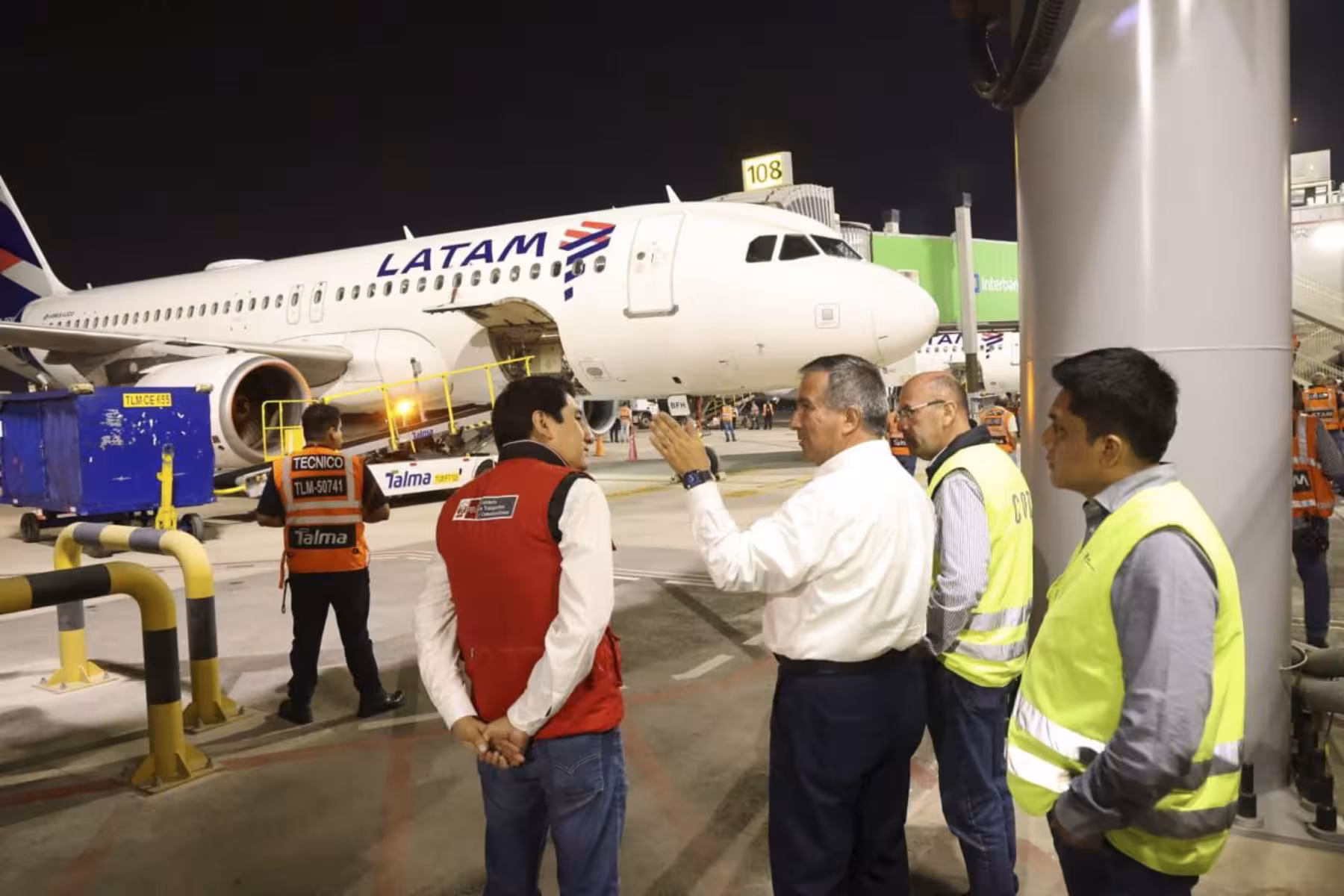 Perú impidió el ingreso de 900 extranjeros en el Aeropuerto Jorge Chávez por considerarlos “un riesgo”