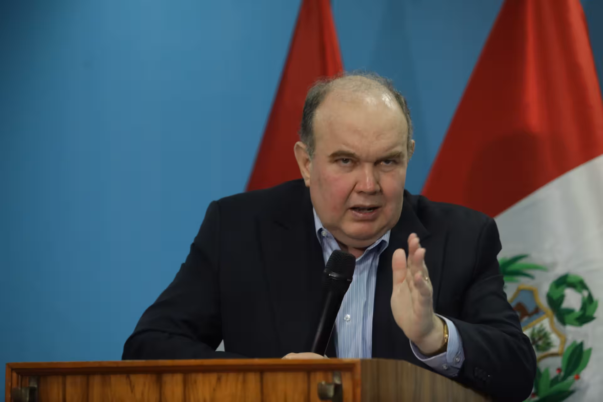 Rafael López Aliaga anuncia que el Gobierno respalda envío de reos a El Salvador