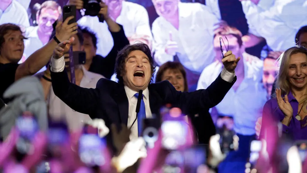 Javier Milei arrasa en Elecciones Legislativas de Argentina: su partido obtiene mayoría en el Congreso