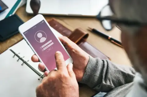 Seguridad digital en plataformas online: cómo se protegen las cuentas de los usuarios