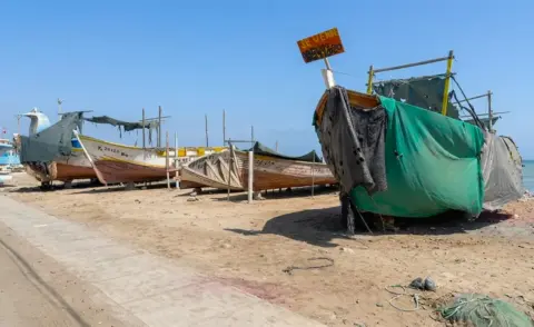 Pescadores de Pisco retiran sus embaraciones y otros los ponen a la venta ante crisis de especies en el mar